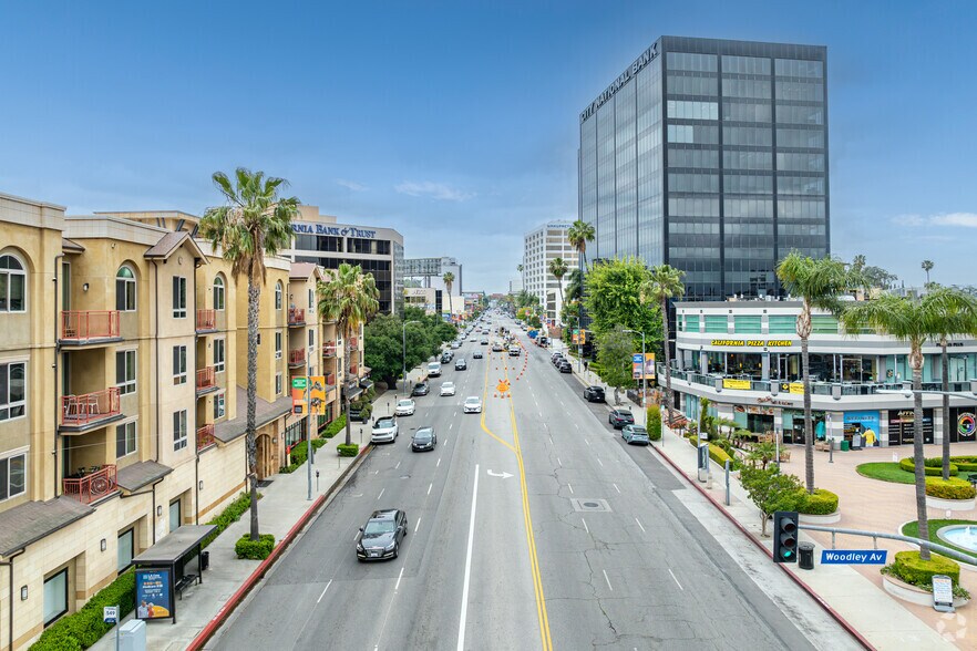 More Photos Of 16101 Ventura Blvd, Encino General Retail For Lease