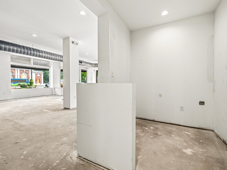 More Photos Of 5 Biltmore Plz, Asheville Storefront For Lease
