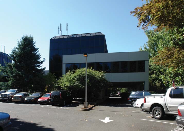 More Photos Of 1700 Valley River Dr, Eugene Office For Lease