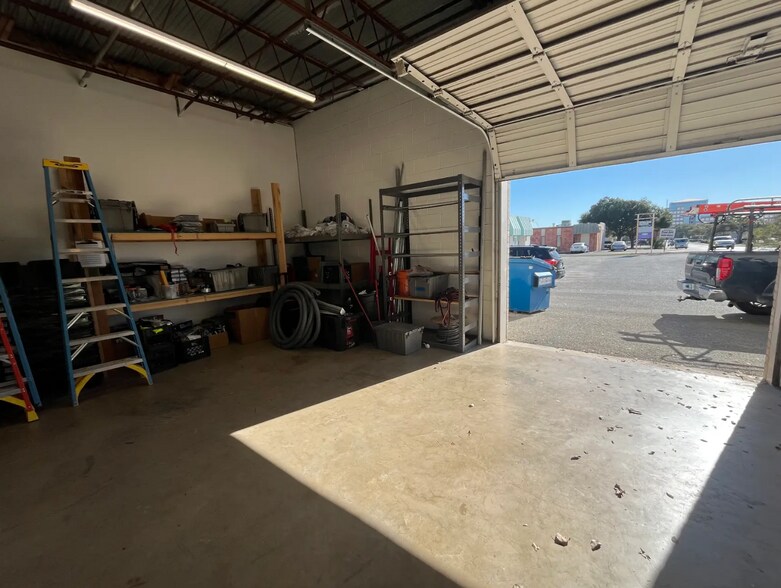 More Photos Of 10518 Gulfdale St, San Antonio Light Distribution For Lease