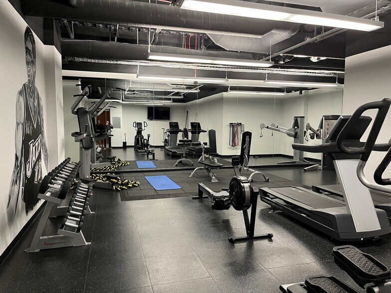 More Photos Of 10355 S Jordan Pky, South Jordan Office For Lease