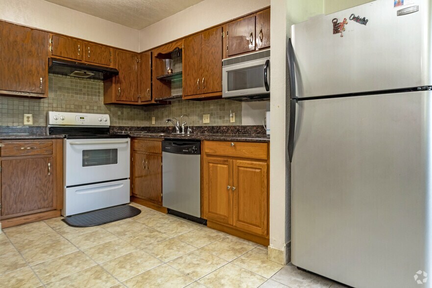 More Photos Of 5100 Hickory Point Frontage Rd, Decatur Hotel For Sale