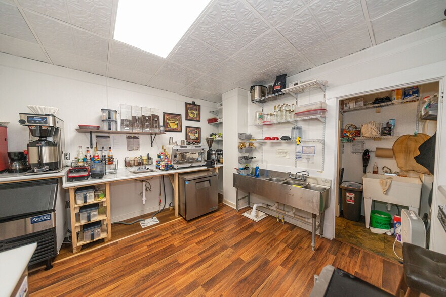 More Photos Of 2003 Broadway St, Mount Vernon Loft Creative Space For Sale