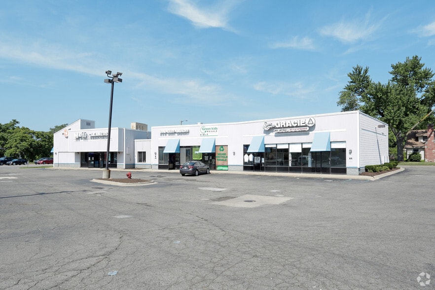 More Photos Of 2965-2985 Orchard Lake Rd, Keego Harbor Unknown For Lease