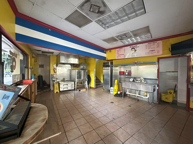 More Photos Of 1102 Bishop St, Honolulu Storefront For Lease