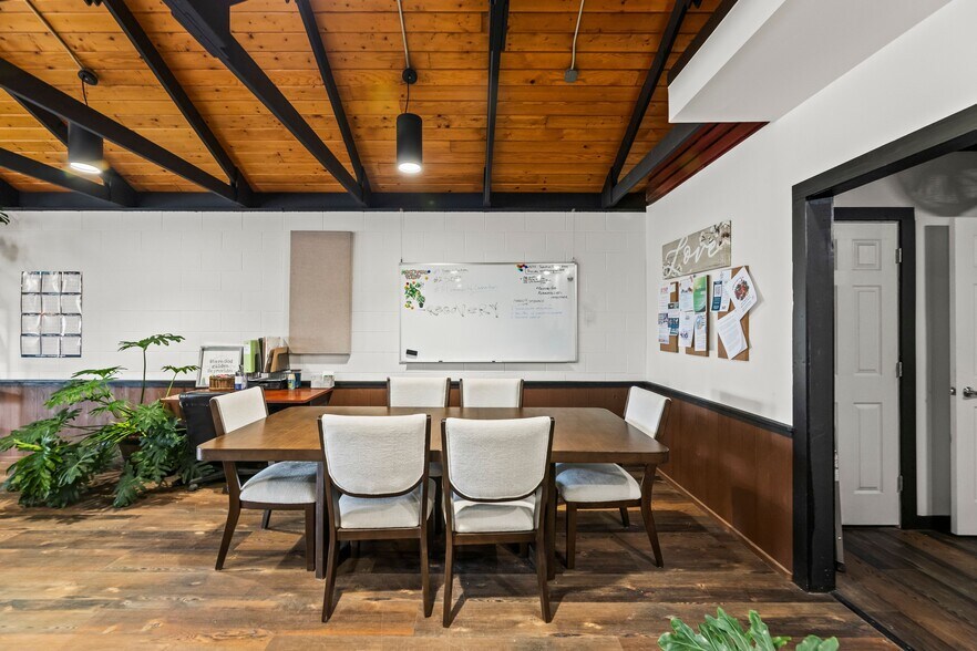 More Photos Of 2000 N 7th Ave, Bozeman Flex For Sale