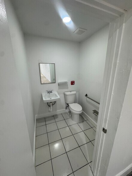 More Photos Of 7911-7951 W 26th Ave, Hialeah Warehouse For Lease