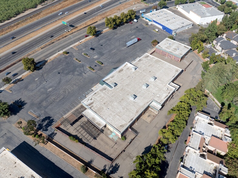 More Photos Of 2800 Sisk Rd, Modesto Storefront For Sale