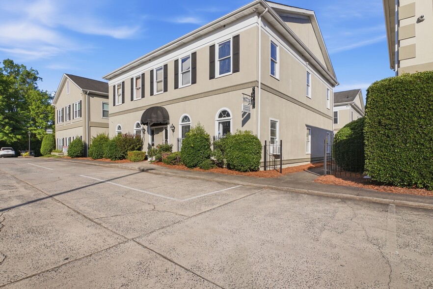 More Photos Of 5808 Monroe Rd, Charlotte Office For Sale