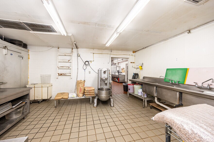 More Photos Of 8850 Statesville Blvd, Cleveland Restaurant For Sale