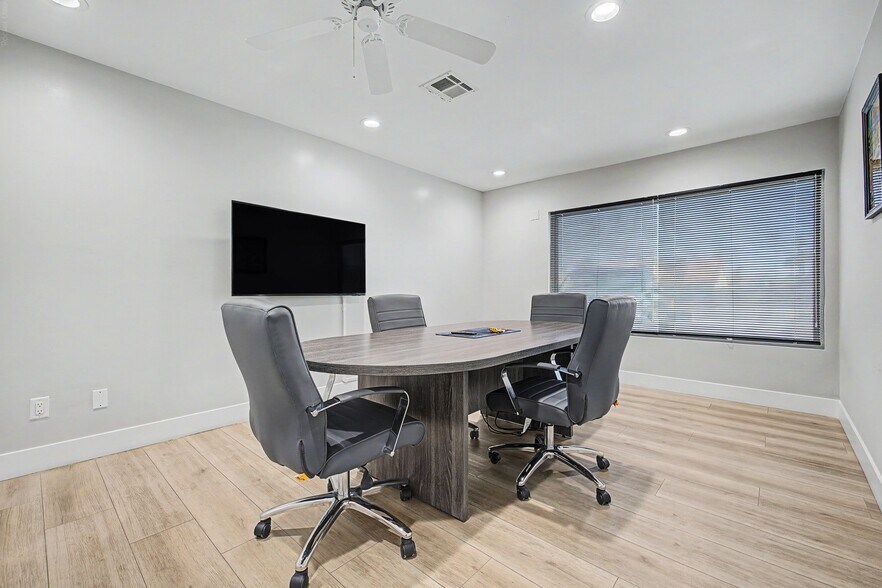 More Photos Of 6470 W Desert Inn Rd, Las Vegas Coworking Space