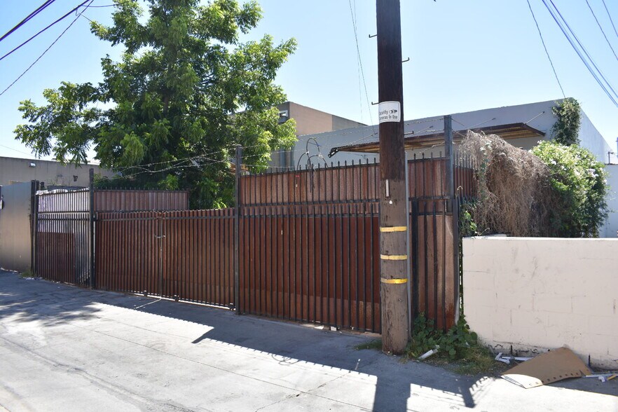 More Photos Of 6904 Atlantic Ave, Bell Storefront For Sale