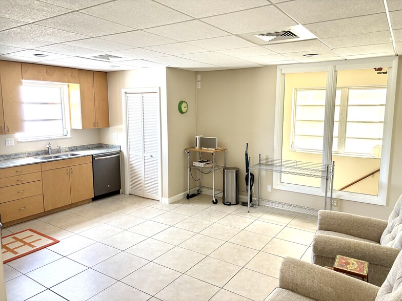 More Photos Of 218 S F St, Lake Worth Warehouse For Sale