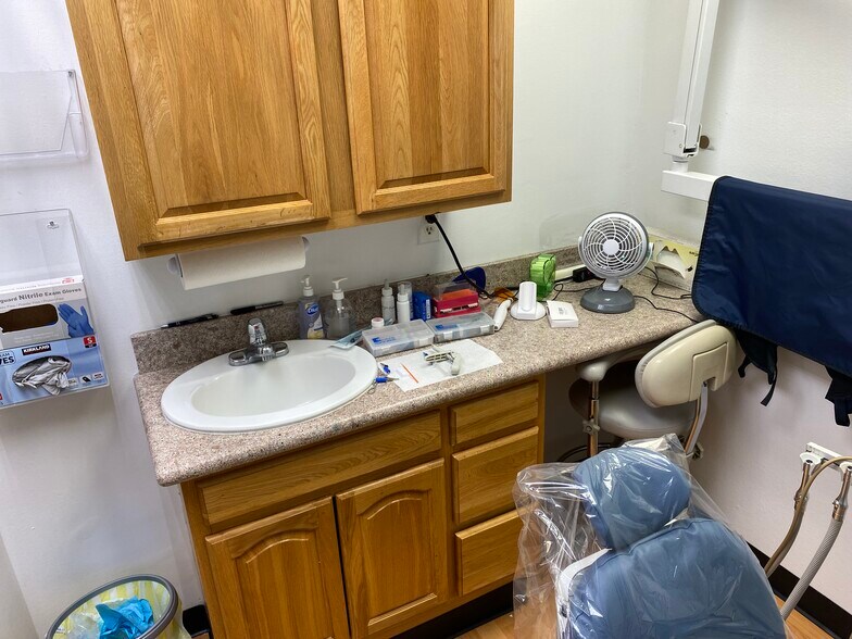 More Photos Of 1251-1271 Saviers Rd, Oxnard General Retail For Lease