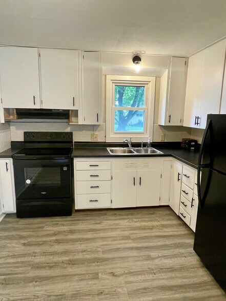 More Photos Of 844 Broadway St N, Menomonie Storefront Retail Residential For Sale