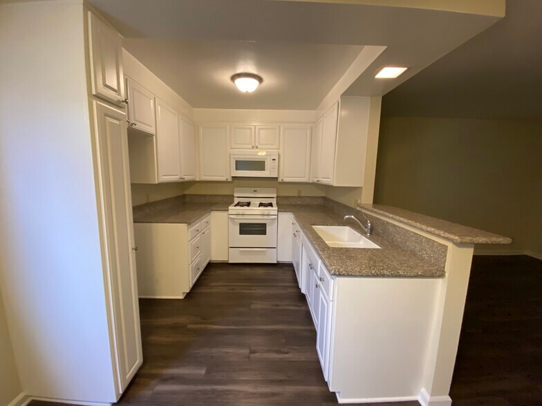 More Photos Of 1799 N Hollywood Way, Burbank Apartments For Sale