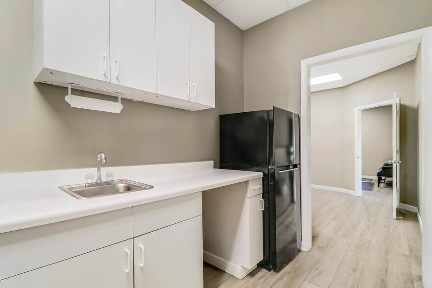 More Photos Of 1450 Skees Rd, West Palm Beach Warehouse For Lease