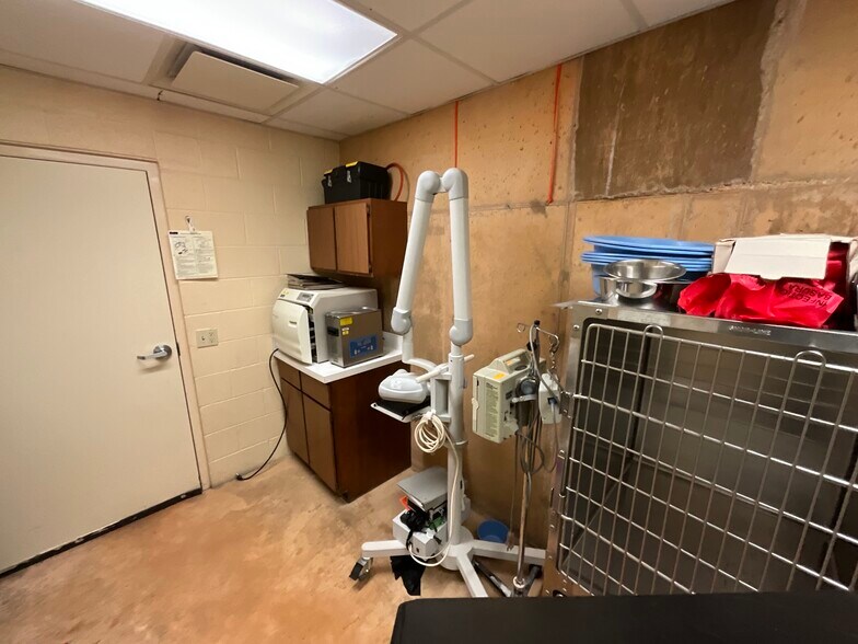 More Photos Of 3240 Briarfield Blvd, Maumee Veterinarian Kennel For Sale