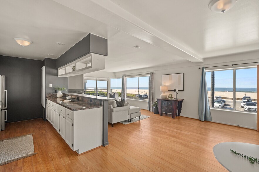 More Photos Of 3111 Ocean Front Walk, Marina Del Rey Apartments For Sale