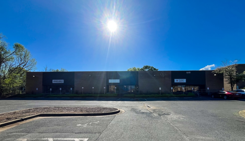More Photos Of 640 Matthews Mint Hill Rd, Matthews Showroom For Lease
