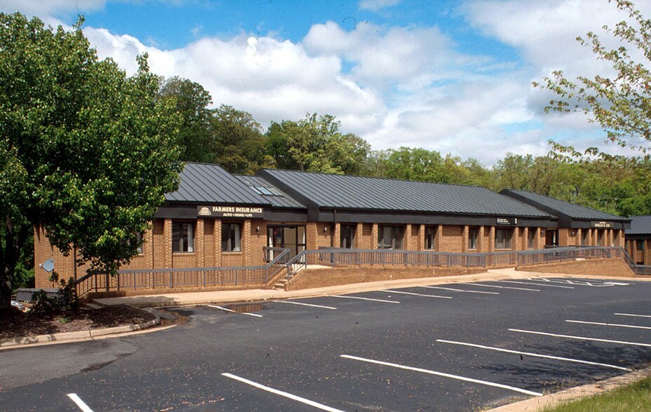 More Photos Of 1364-1376 Old Bridge Rd, Woodbridge Office For Lease