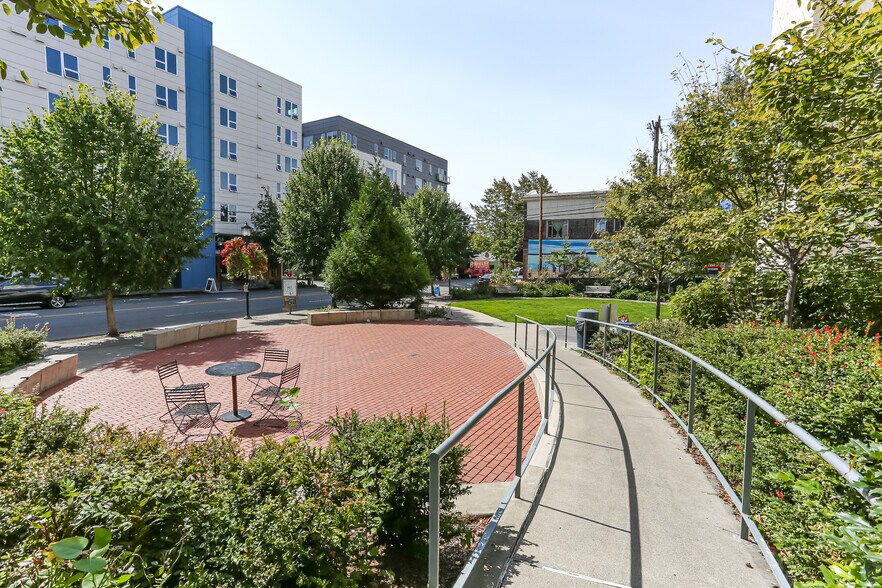 More Photos Of 4730 California Ave SW, Seattle Apartments For Lease