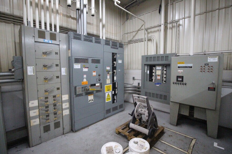 More Photos Of 2051 Riverfork Dr, Huntington Manufacturing For Sale