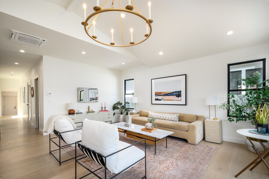 More Photos Of 223 Howland Canal, Venice Multifamily For Sale