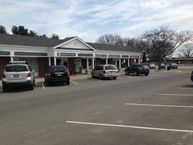 More Photos Of 161 Levittown, Hicksville Storefront For Lease