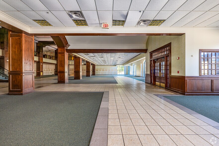More Photos Of 2590 Citiplace Ct, Baton Rouge Freestanding For Lease