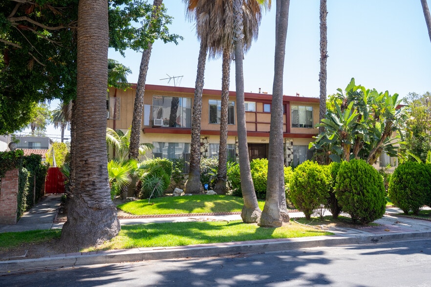 More Photos Of 720 S Plymouth Blvd, Los Angeles Apartments For Sale