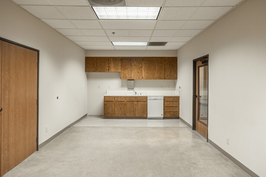 More Photos Of 2540 W Shaw Ln, Fresno Office For Sale