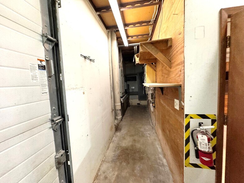 More Photos Of 4610 Femrite Dr, Madison Warehouse For Lease