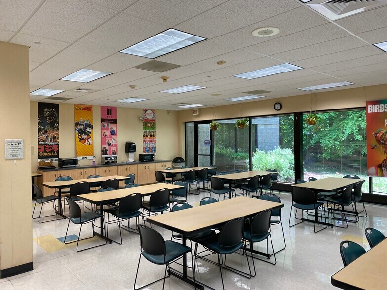 More Photos Of 38 Corporate Cir, Albany Distribution For Lease