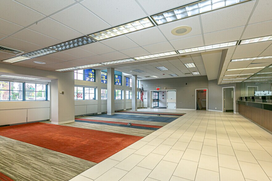 More Photos Of 24840 Northern Blvd, Little Neck Bank For Lease