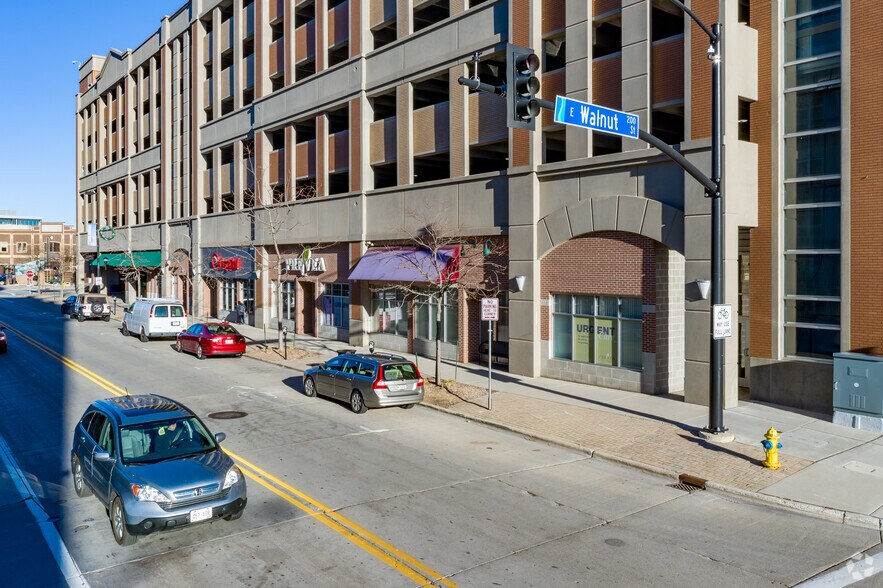More Photos Of 100-140 N Washington St, Green Bay General Retail For Lease