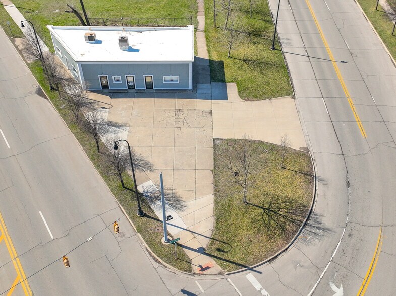 More Photos Of 10306 Dix, Dearborn Office For Sale