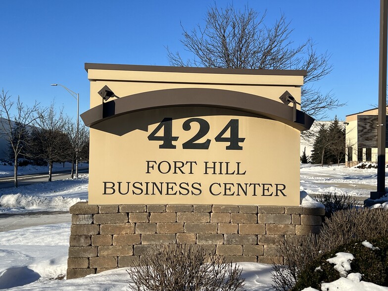 More Photos Of 424 Fort Hill Dr, Naperville Warehouse For Sale