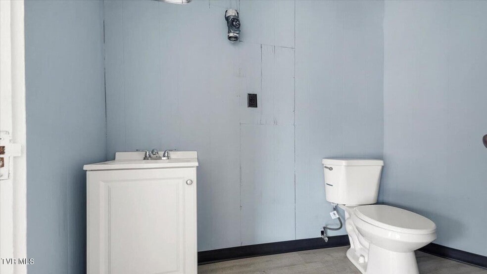 More Photos Of 1032 E Center St, Kingsport Freestanding For Sale