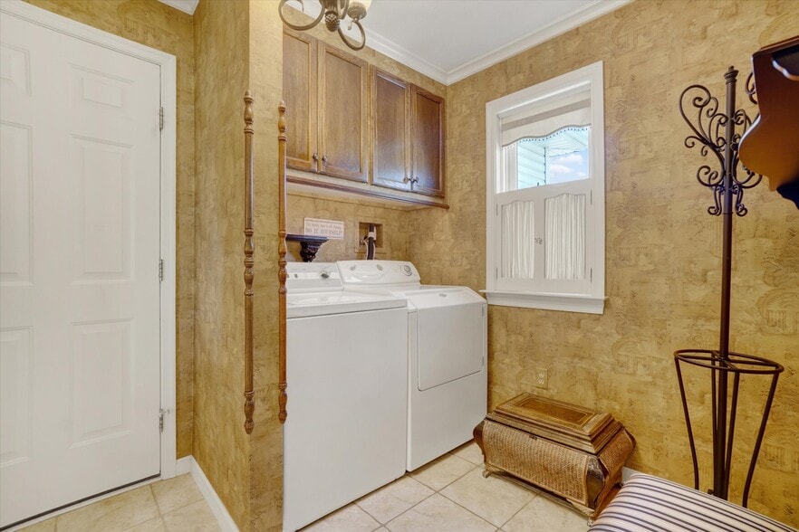 More Photos Of 2553 Roosevelt Ave, York Flex For Sale