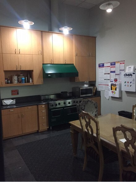 More Photos Of 16503 Air Center Blvd, Houston Unknown For Lease