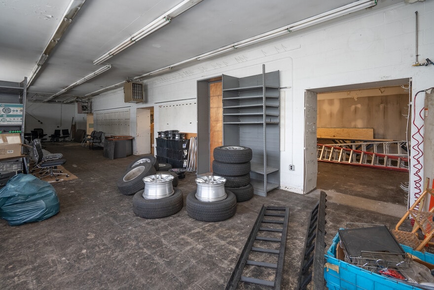 More Photos Of 21800 Gratiot Ave, Eastpointe Auto Dealership For Sale