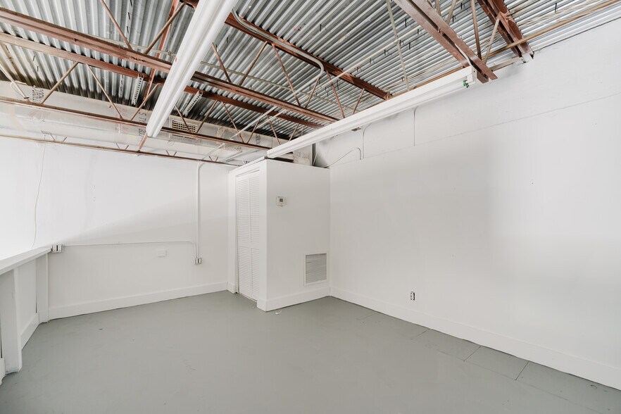 More Photos Of 259 SE 1st Ter, Deerfield Beach Warehouse For Lease