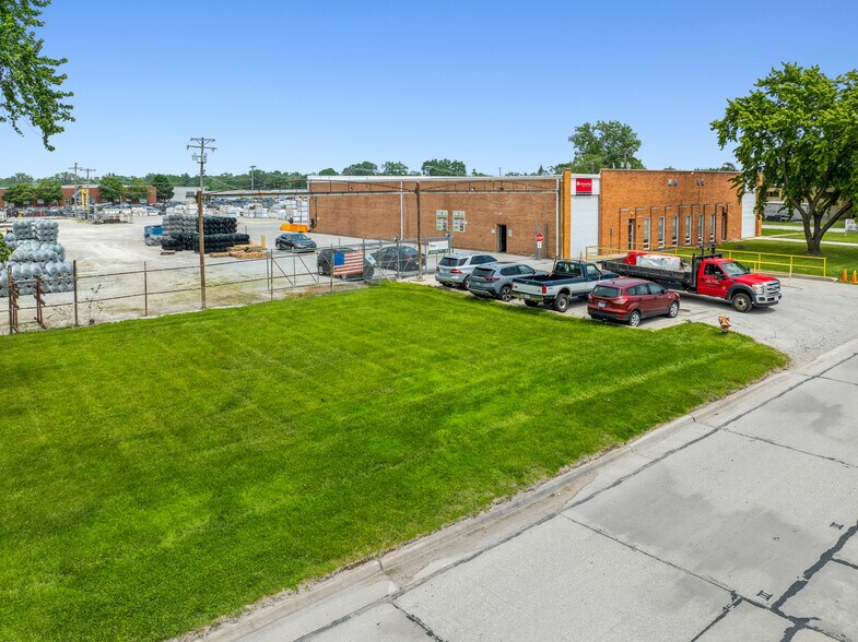 More Photos Of 2950 W 167th St, Markham Warehouse For Lease