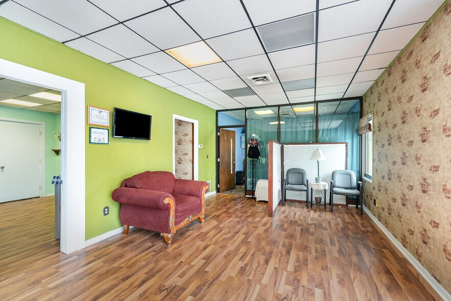 More Photos Of 725 E Center St, Ithaca Showroom For Sale