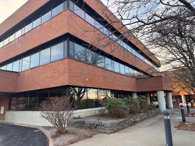 More Photos Of 300 Interstate Corporate Cent, Williston Office For Lease