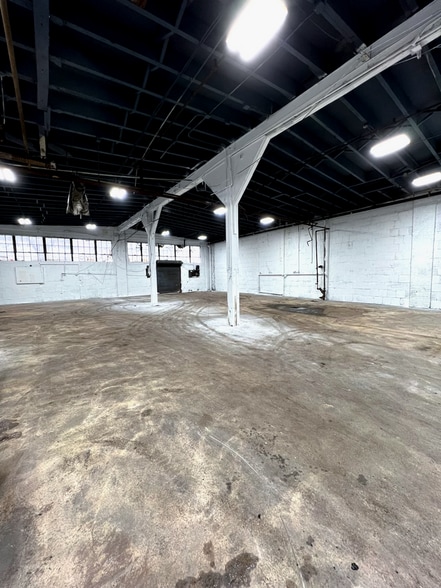 More Photos Of 640 3rd St, Newark Industrial For Lease