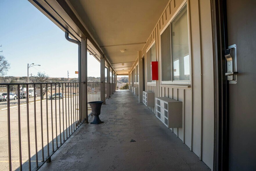 More Photos Of 201 Continental Dr, Junction City Hotel For Sale