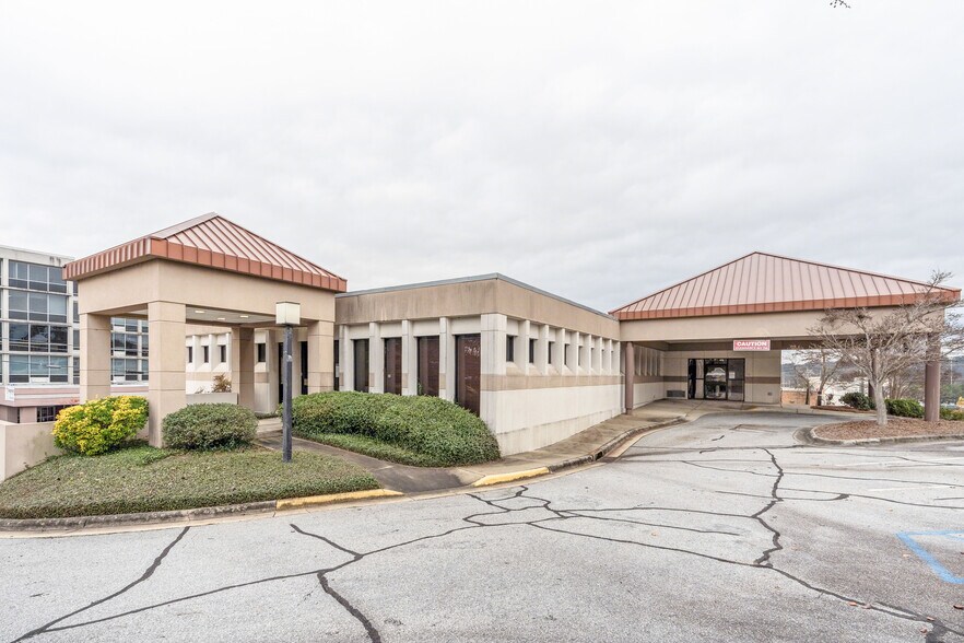 More Photos Of 633 19th St, Columbus Medical For Lease
