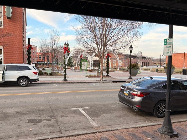 More Photos Of 127 SE 3rd St, Lees Summit Freestanding For Lease